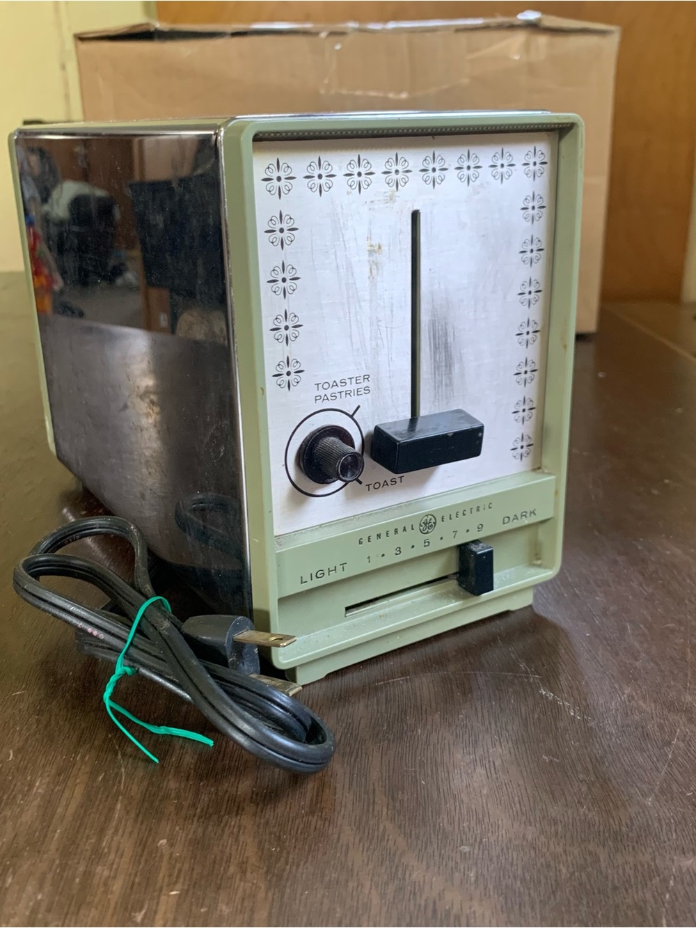 Vintage General Electric Avocado Green Toaster  60s WORKS Grannycore Cottagecore